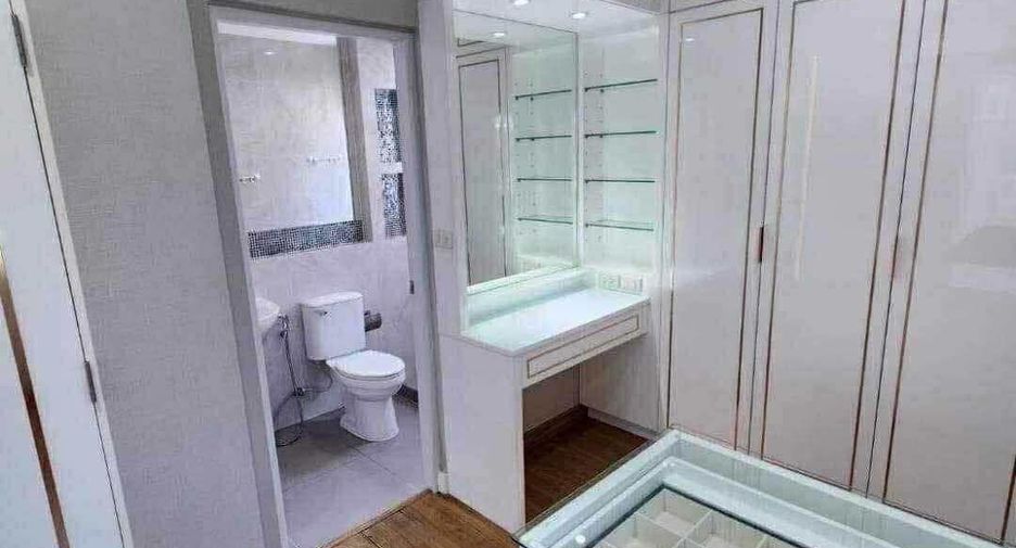 Haus zur Miete mit 4 Zimmer in Bang Khen, Bangkok