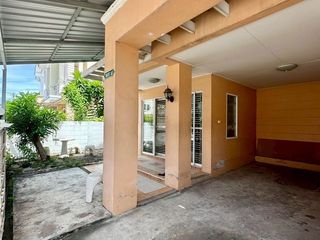 Casa adosada en alquiler de 3 habitaciones en Si Racha, Chonburi