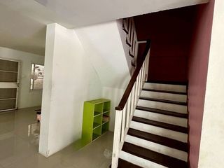 Casa adosada en alquiler de 3 habitaciones en Si Racha, Chonburi