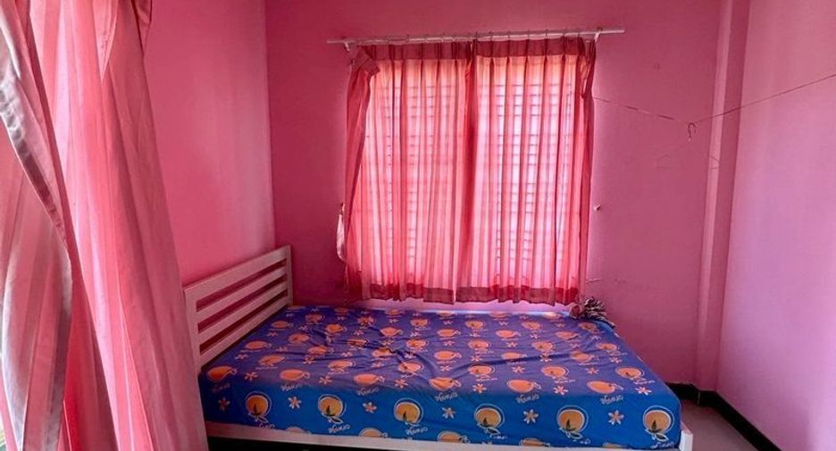 For rent 3 bedrooms townhouse in Si Racha, Chonburi