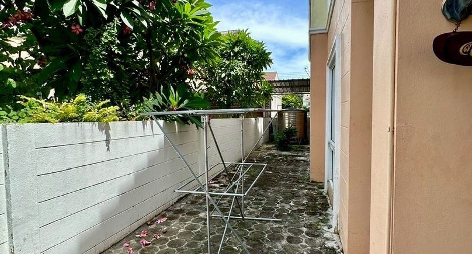 For rent 3 bedrooms townhouse in Si Racha, Chonburi