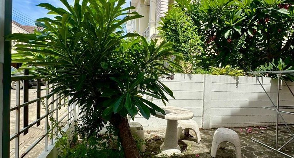 For rent 3 bedrooms townhouse in Si Racha, Chonburi