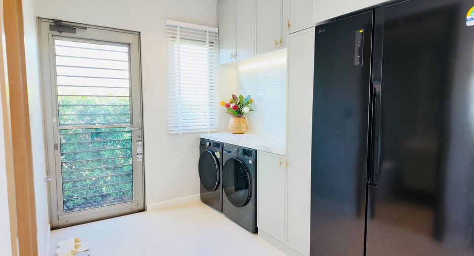 For sale 4 bedrooms house in Bang Lamung, Chonburi