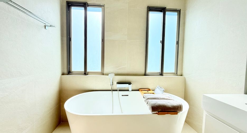 For sale 4 bedrooms house in Bang Lamung, Chonburi