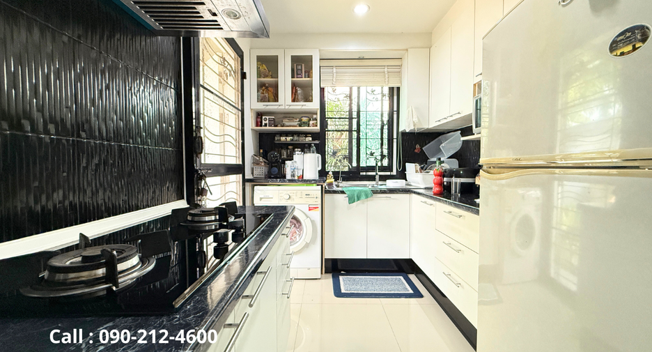 For sale 3 bedrooms house in Lat Krabang, Bangkok