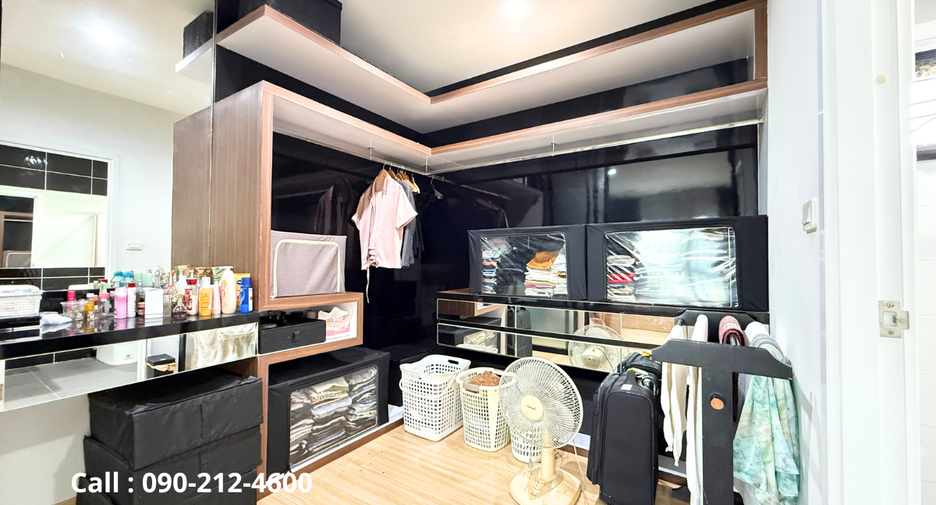 For sale 3 bedrooms house in Lat Krabang, Bangkok
