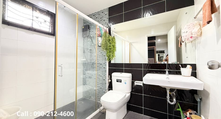 For sale 3 bedrooms house in Lat Krabang, Bangkok