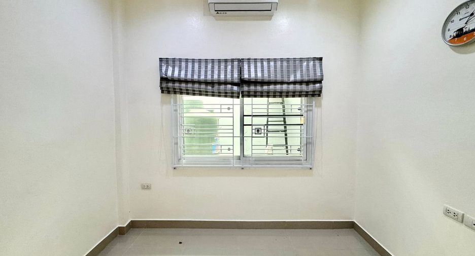 For sale 2 bedrooms townhouse in Si Racha, Chonburi