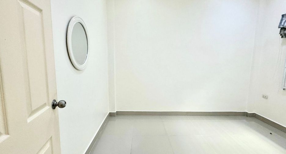 For sale 2 bedrooms townhouse in Si Racha, Chonburi