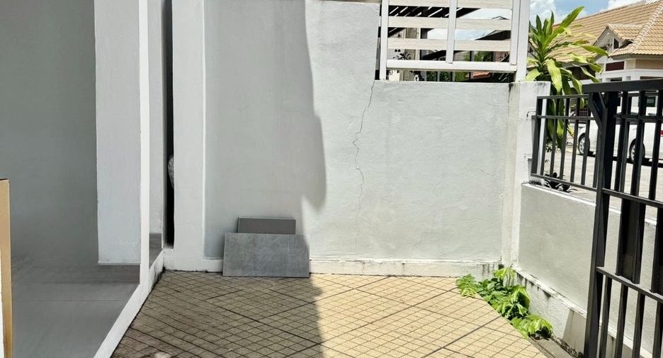 For sale 2 bedrooms townhouse in Si Racha, Chonburi