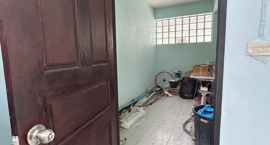 For sale 1 bed townhouse in Mueang Chon Buri, Chonburi