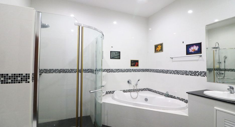For sale 3 bedrooms house in Mueang Udon Thani, Udon Thani