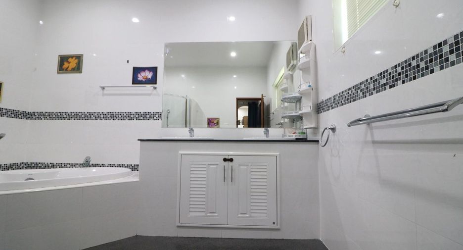 For sale 3 bedrooms house in Mueang Udon Thani, Udon Thani