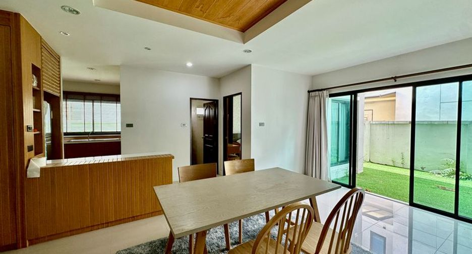 For sale 3 bedrooms house in Si Racha, Chonburi