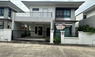 Casa en venta de 3 habitaciones en Si Racha, Chonburi