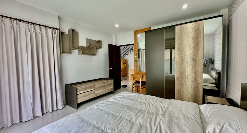 For sale 3 bedrooms house in Si Racha, Chonburi