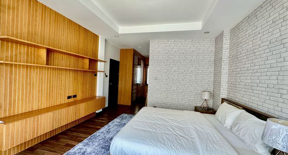 For sale 3 bedrooms house in Si Racha, Chonburi