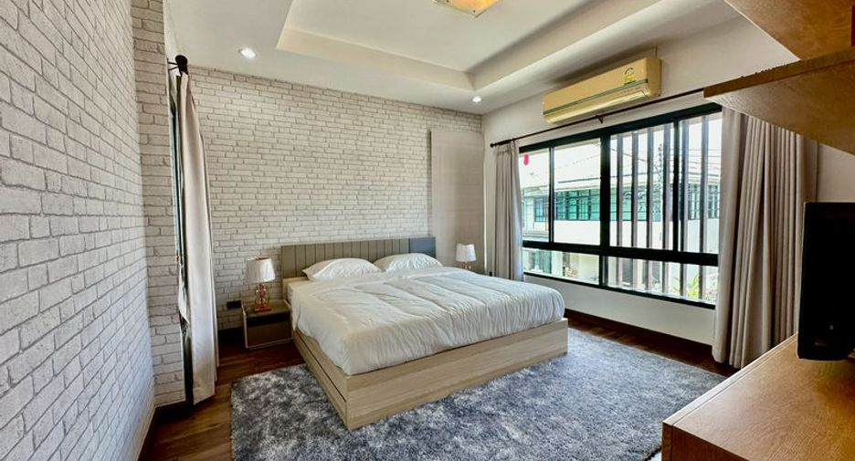 For sale 3 bedrooms house in Si Racha, Chonburi