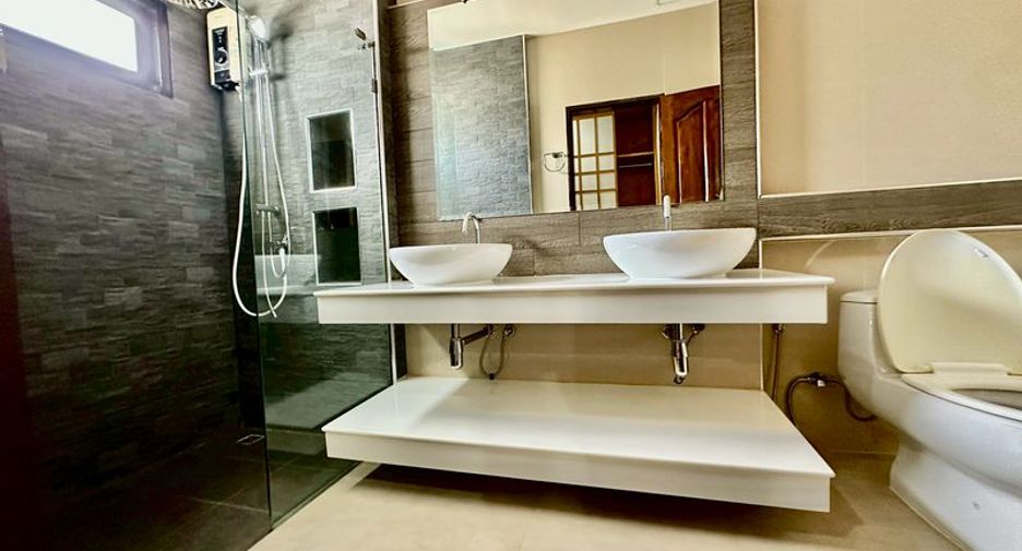 For sale 3 bedrooms house in Si Racha, Chonburi