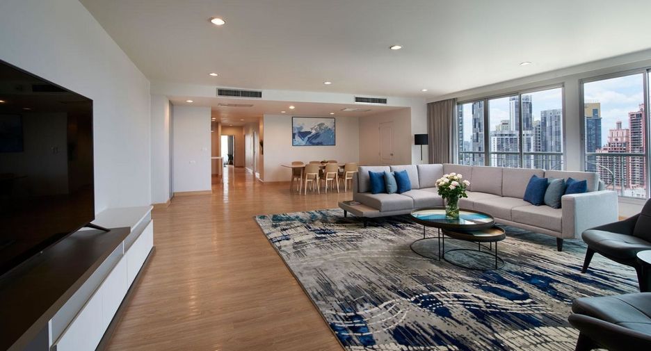 For rent 3 bedrooms condo in Khlong Toei, Bangkok