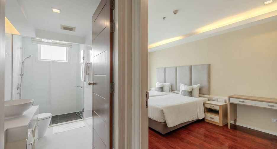 For rent 2 bedrooms condo in Khlong Toei, Bangkok