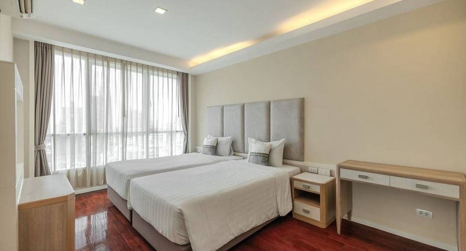 For rent 2 bedrooms condo in Khlong Toei, Bangkok