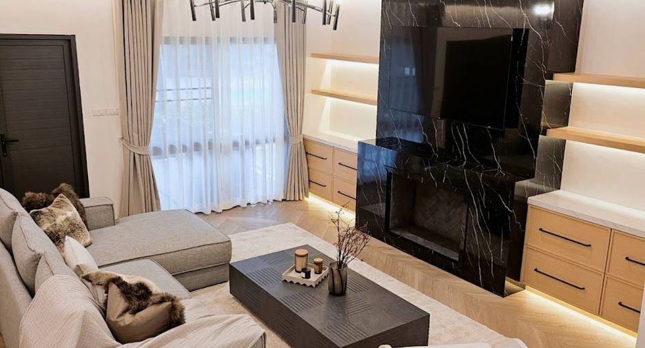 For sale 4 bedrooms house in Khlong Toei, Bangkok