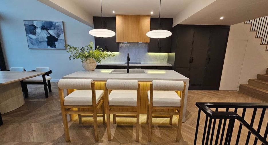 For sale 4 bedrooms house in Khlong Toei, Bangkok