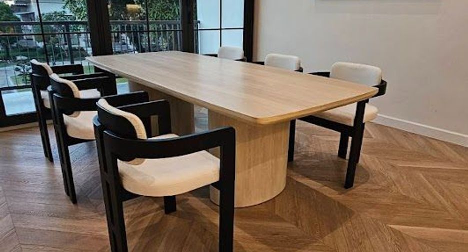 For sale 4 bedrooms house in Khlong Toei, Bangkok
