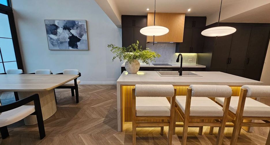 For sale 4 bedrooms house in Khlong Toei, Bangkok