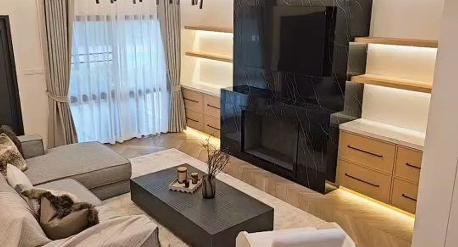 For sale 4 bedrooms house in Khlong Toei, Bangkok