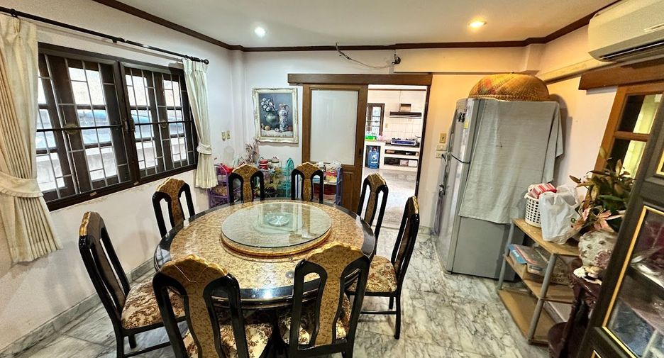 For rent and for sale 4 bedrooms house in Khan Na Yao, Bangkok