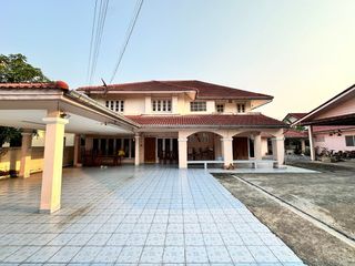 Haus zur Miete und zum Kauf mit 4 Zimmer in Khan Na Yao, Bangkok