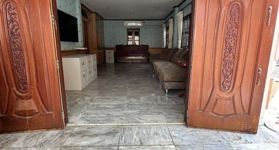 For rent and for sale 4 bedrooms house in Khan Na Yao, Bangkok