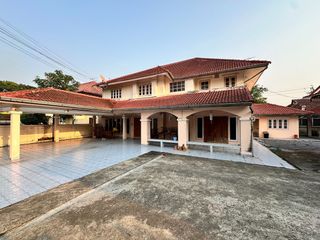 Haus zur Miete und zum Kauf mit 4 Zimmer in Khan Na Yao, Bangkok