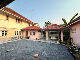 Haus zur Miete und zum Kauf mit 4 Zimmer in Khan Na Yao, Bangkok