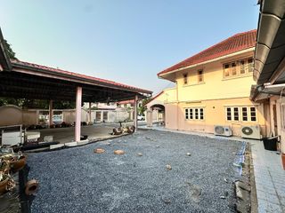 Haus zur Miete und zum Kauf mit 4 Zimmer in Khan Na Yao, Bangkok