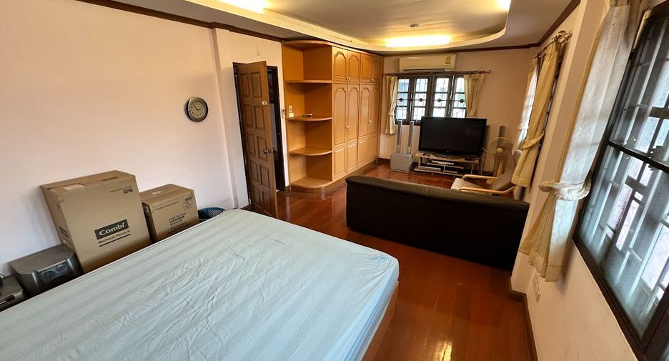 For rent and for sale 4 bedrooms house in Khan Na Yao, Bangkok