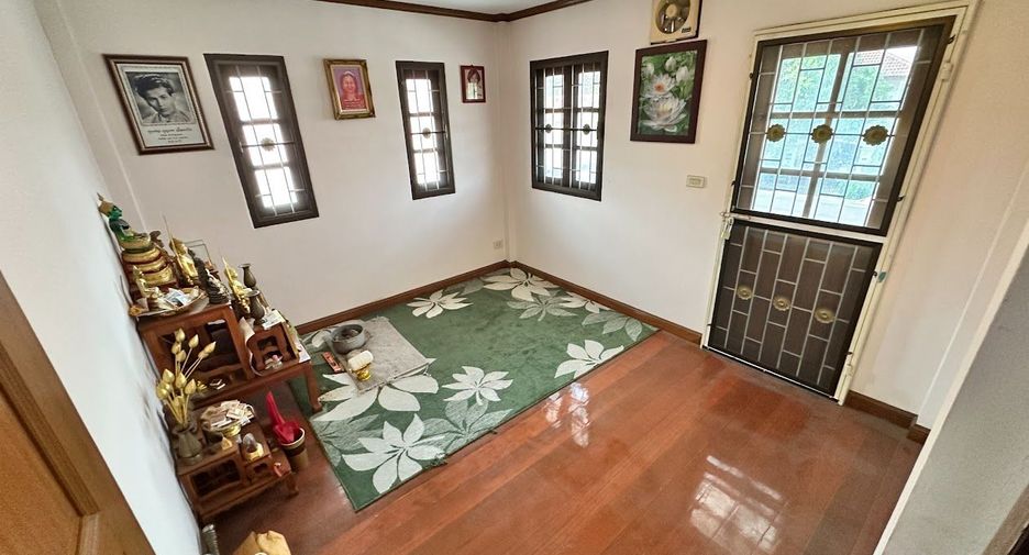 For rent and for sale 4 bedrooms house in Khan Na Yao, Bangkok