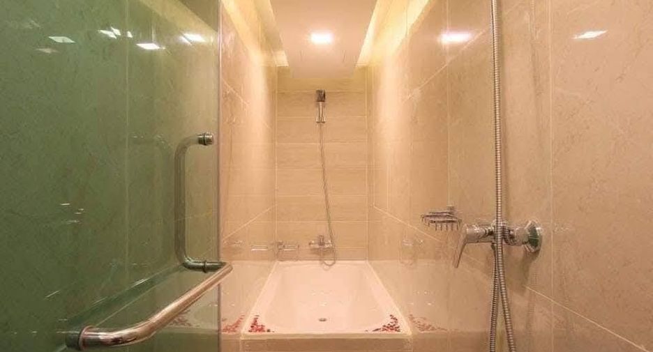 For sale 58 bedrooms hotel in Ratchathewi, Bangkok