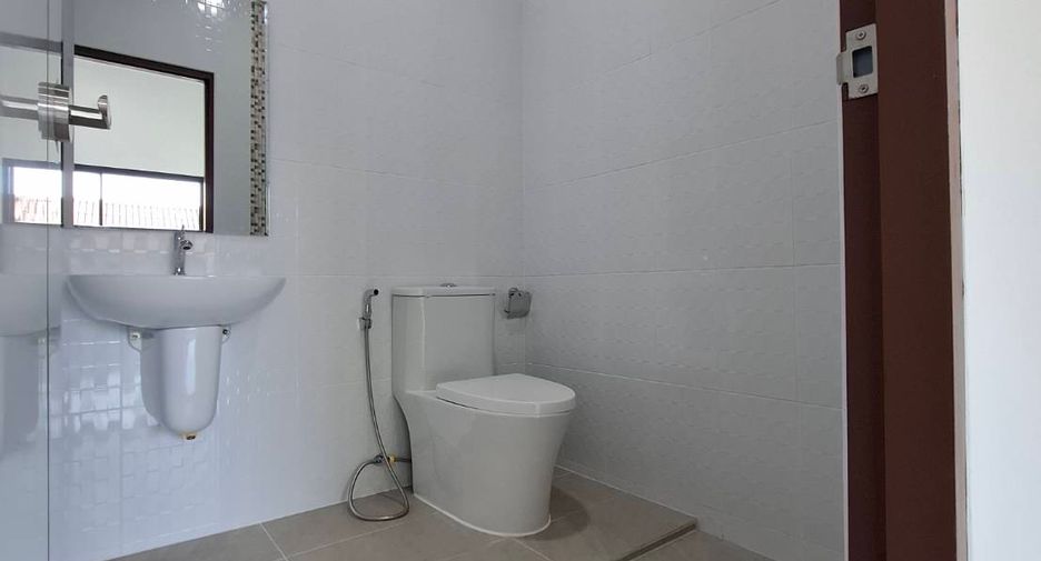 For sale 2 bedrooms townhouse in San Kamphaeng, Chiang Mai