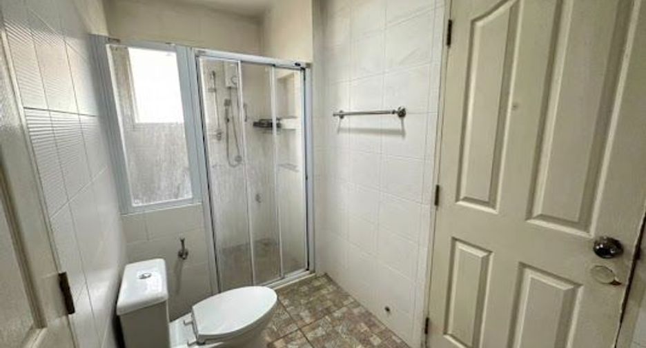 Haus zur Miete mit 4 Zimmer in Prawet, Bangkok