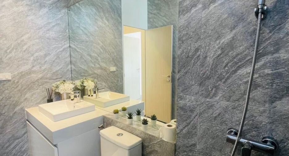 For rent 3 bedrooms condo in Watthana, Bangkok