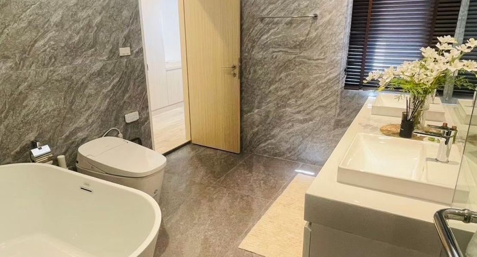 For rent 3 bedrooms condo in Watthana, Bangkok