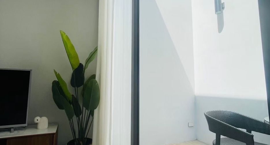 For rent 3 bedrooms condo in Watthana, Bangkok