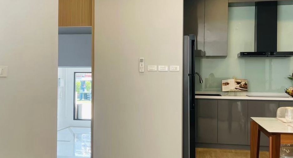 For rent 3 bedrooms condo in Watthana, Bangkok