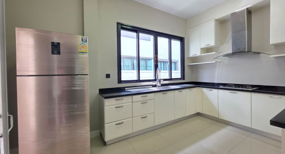 Villa en alquiler de 4 habitaciones en Mueang Samut Prakan, Samut Prakan