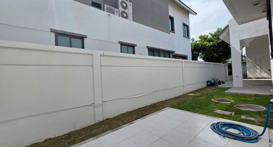Villa en alquiler de 4 habitaciones en Mueang Samut Prakan, Samut Prakan