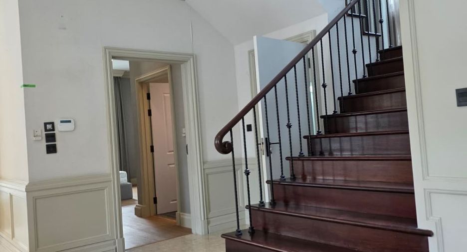 Villa en alquiler de 4 habitaciones en Mueang Samut Prakan, Samut Prakan