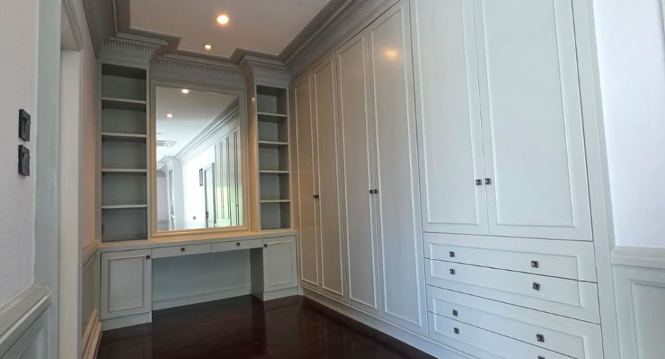 Villa en alquiler de 4 habitaciones en Mueang Samut Prakan, Samut Prakan